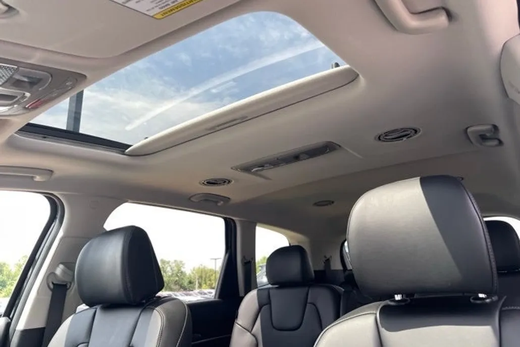 2025 Kia Telluride S photo 1