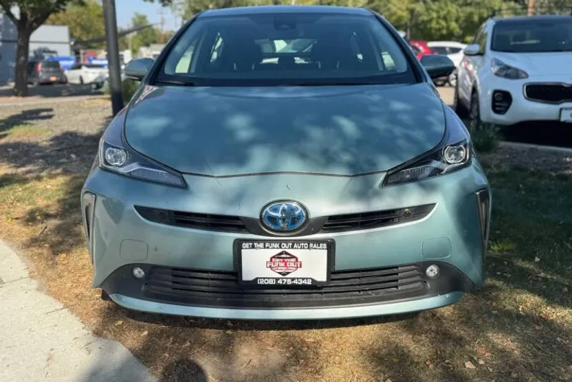 2019 Toyota Prius LE AWD-e photo 1