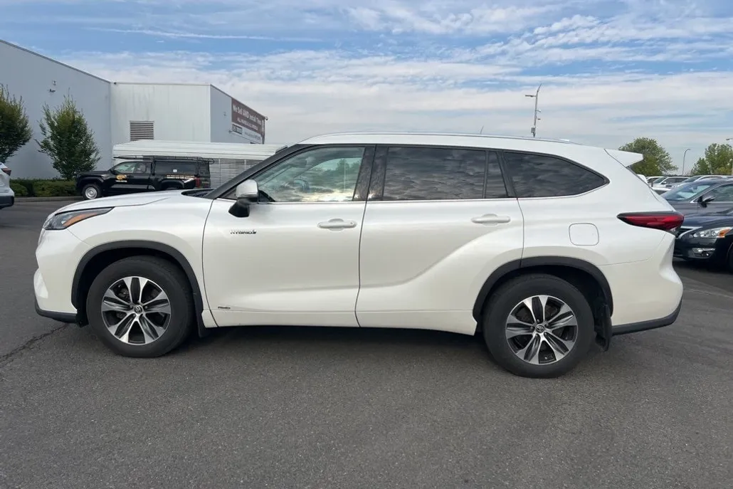2020 Toyota Highlander Hybrid XLE photo 1