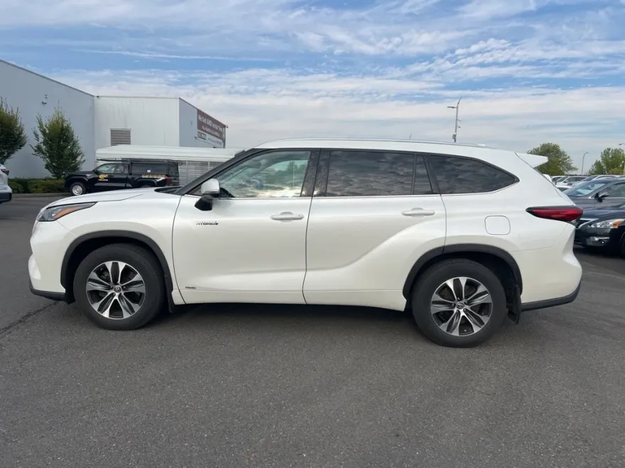 2020 Toyota Highlander Hybrid XLE photo 1