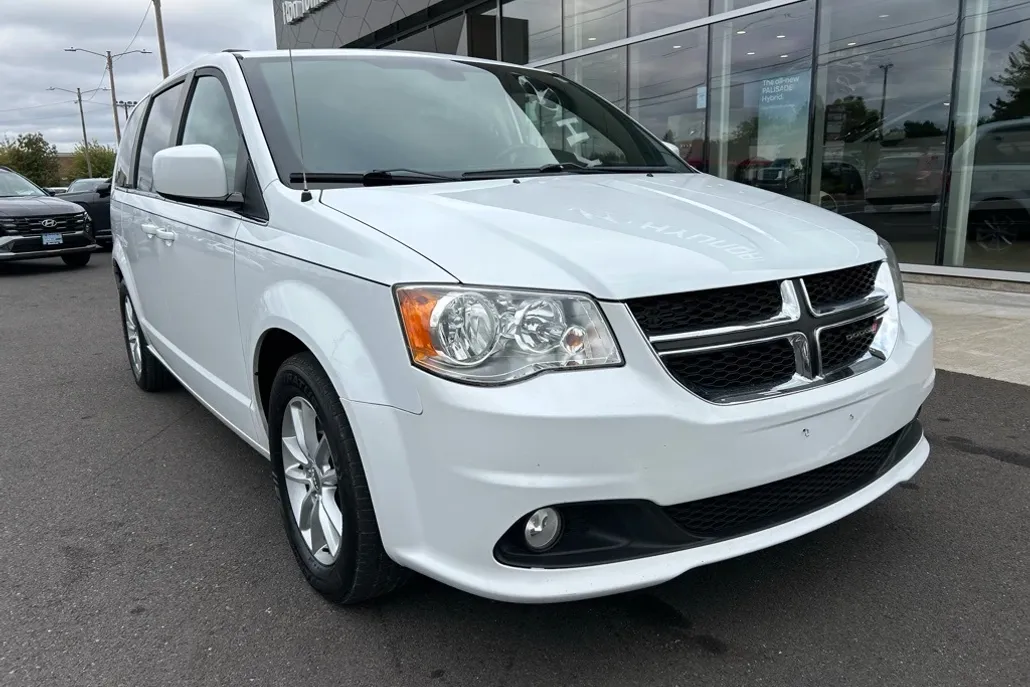 2019 Dodge Grand Caravan SXT photo 1