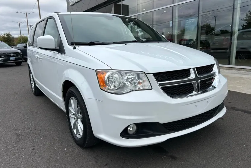 2019 Dodge Grand Caravan SXT photo 1