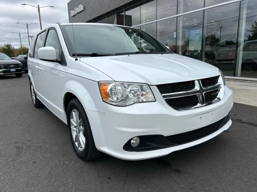 2019 Dodge Grand Caravan SXT photo 1
