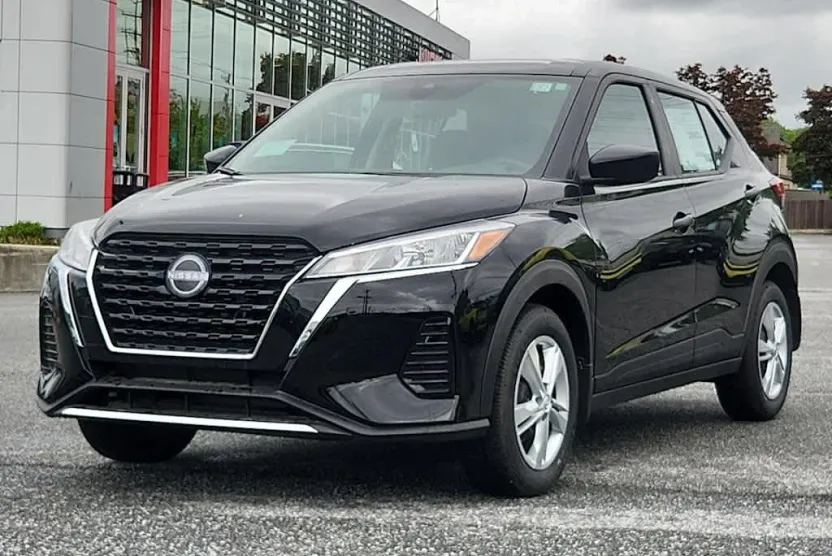 2025 Nissan Kicks Play S photo 1