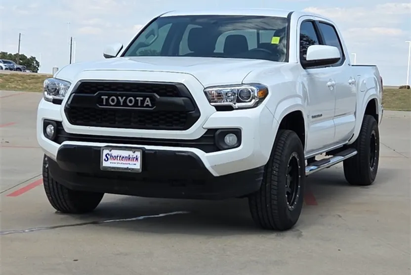 2016 Toyota Tacoma SR5 Double Cab photo 1