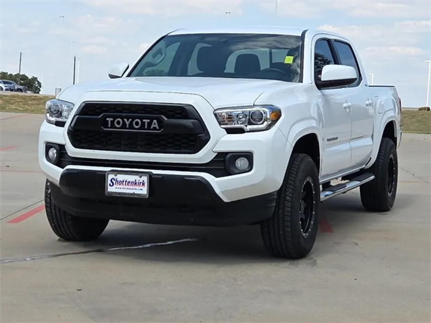 2016 Toyota Tacoma SR5 Double Cab photo 1
