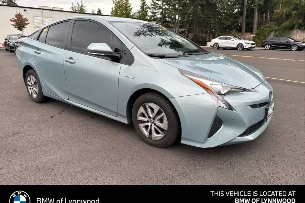 2017 Toyota Prius Four photo 1