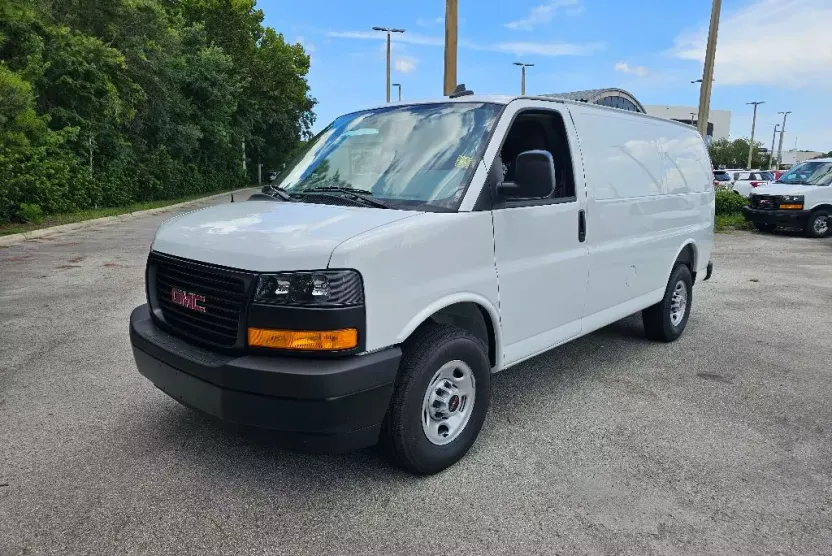 2025 Gmc Savana Cargo 2500 photo 1