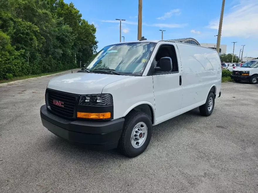 2025 Gmc Savana Cargo 2500 photo 1