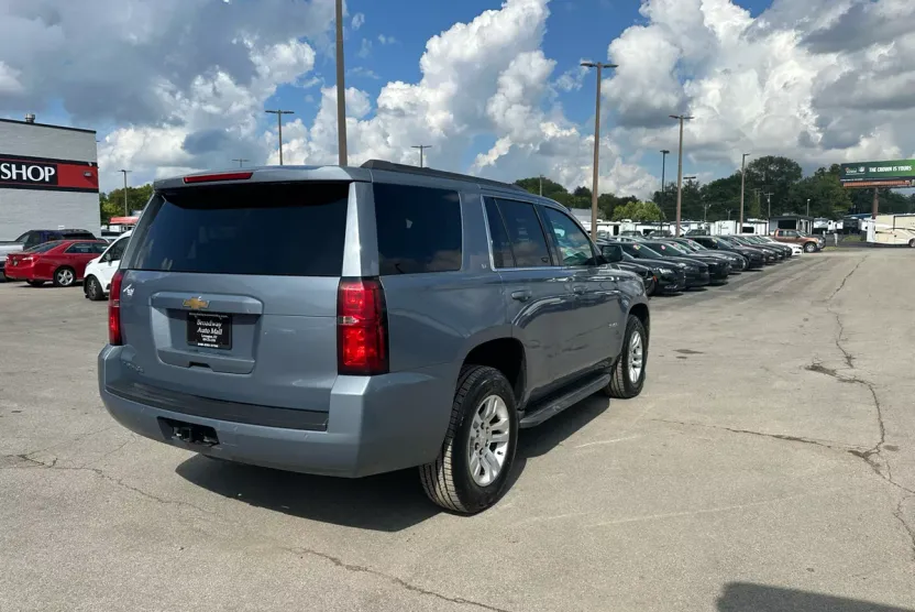 2016 Chevrolet Tahoe LT photo 1