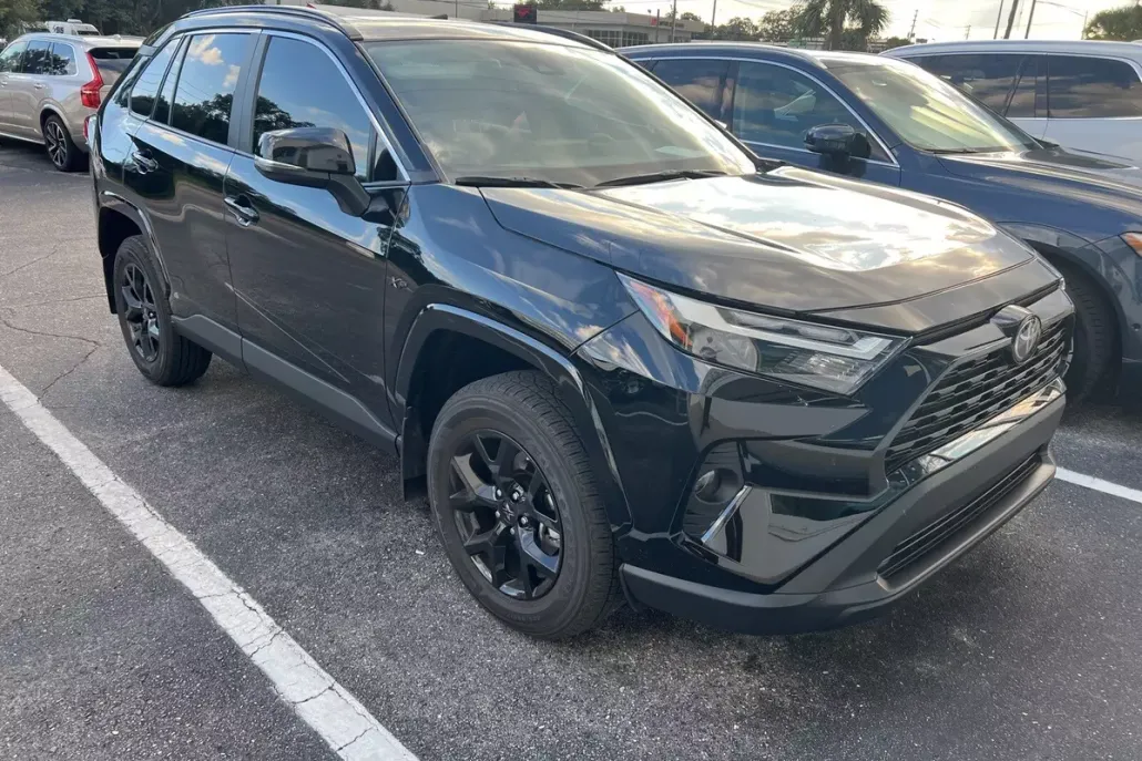2025 Toyota RAV4 XLE photo 1