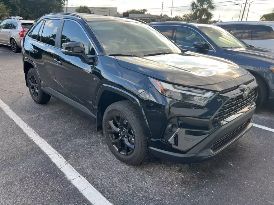 2025 Toyota RAV4 XLE photo 1