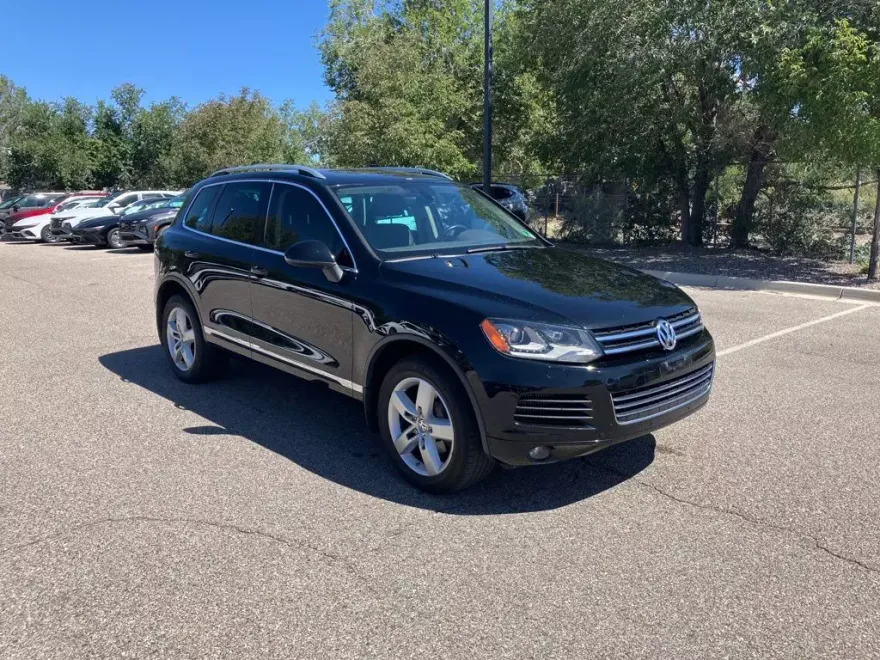 2012 Volkswagen Touareg V6 TDI Sport photo 1