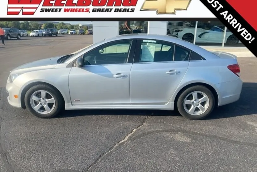 2016 Chevrolet Cruze photo 1