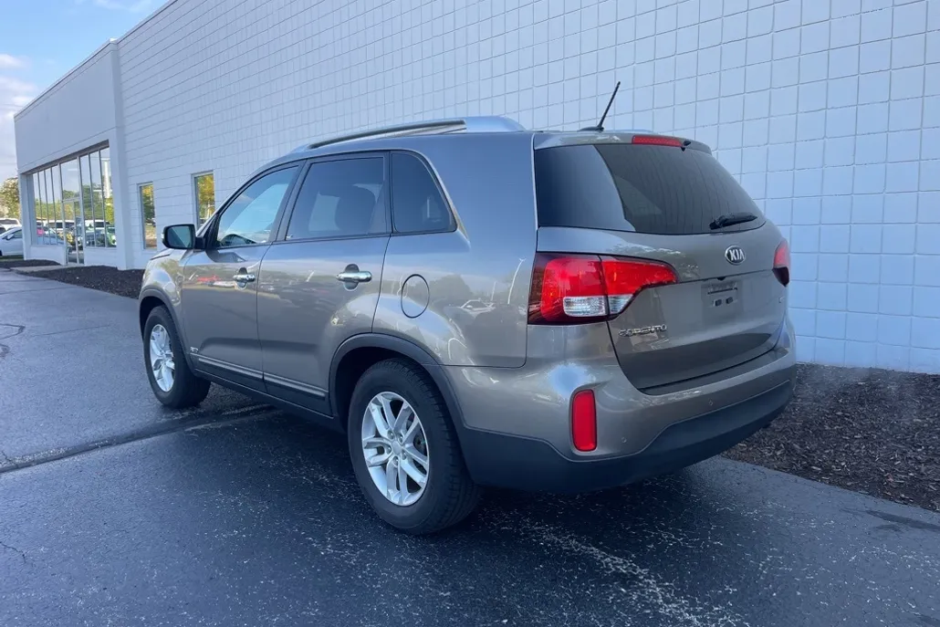 2015 Kia Sorento LX photo 1