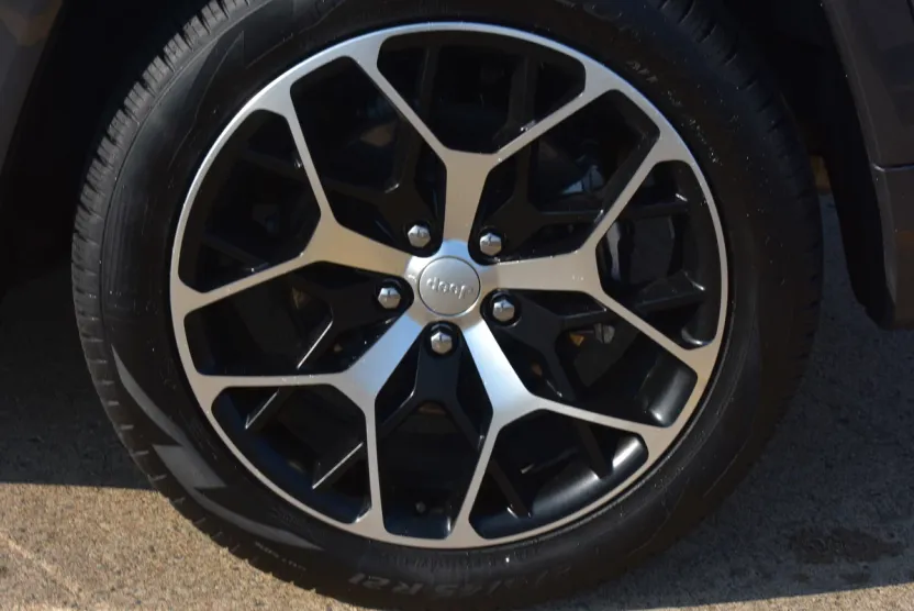 2022 Jeep Cherokee Summit 4xe photo 1