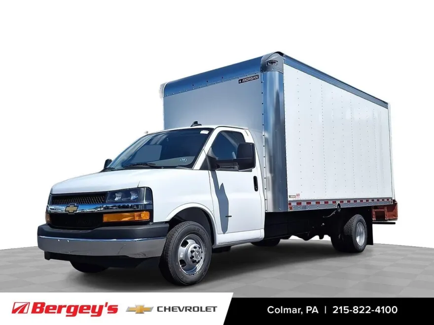 2025 Chevrolet Express Cutaway 3500 Base photo 1