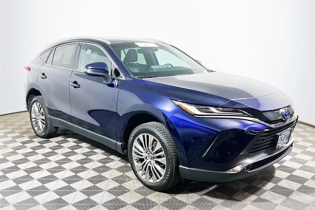 2024 Toyota Venza XLE photo 1