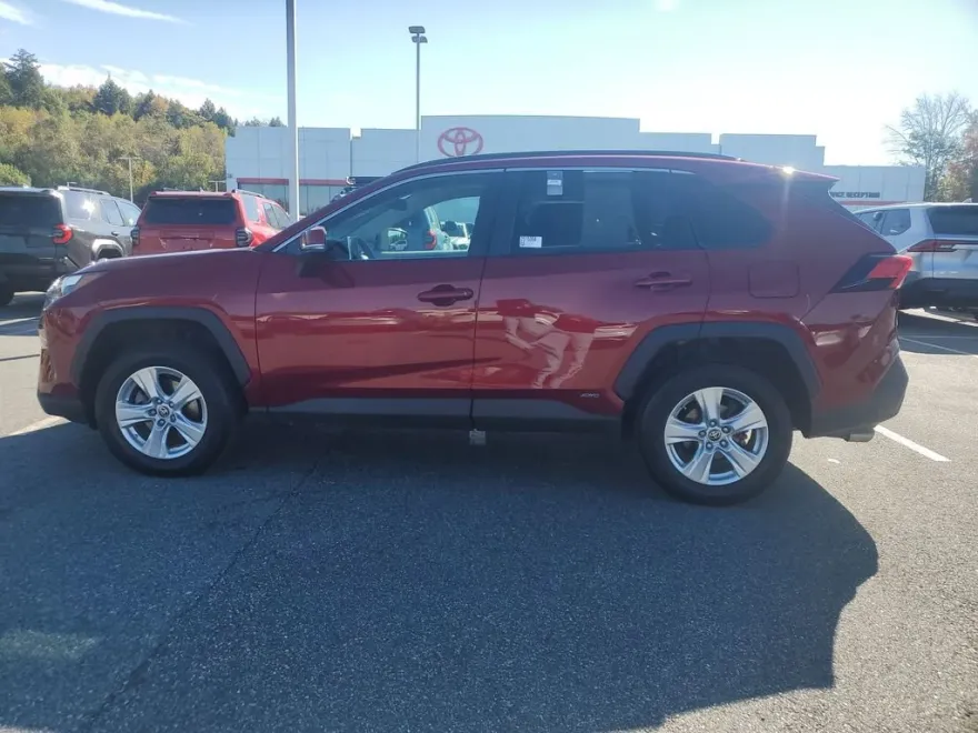 2023 Toyota RAV4 Hybrid XLE photo 1