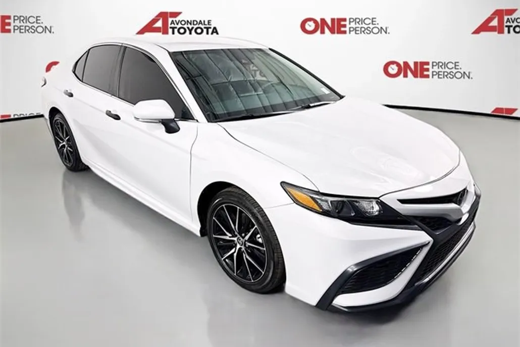 2024 Toyota Camry SE photo 1