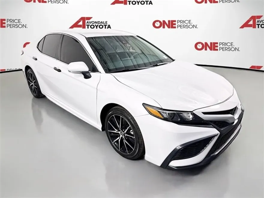 2024 Toyota Camry SE photo 1