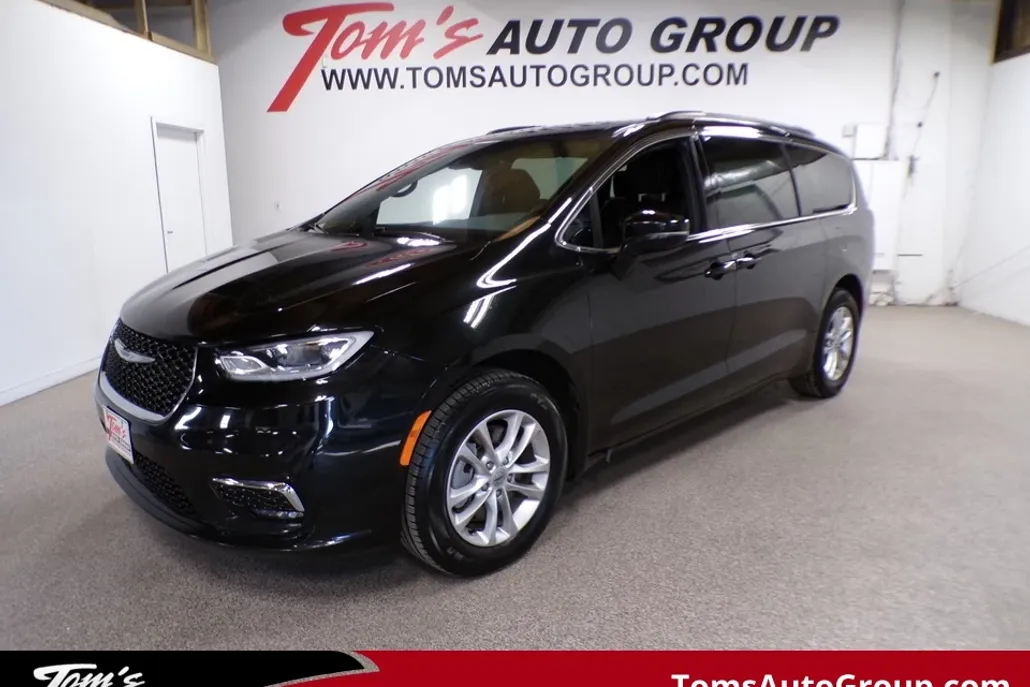 2022 Chrysler Pacifica Touring photo 1