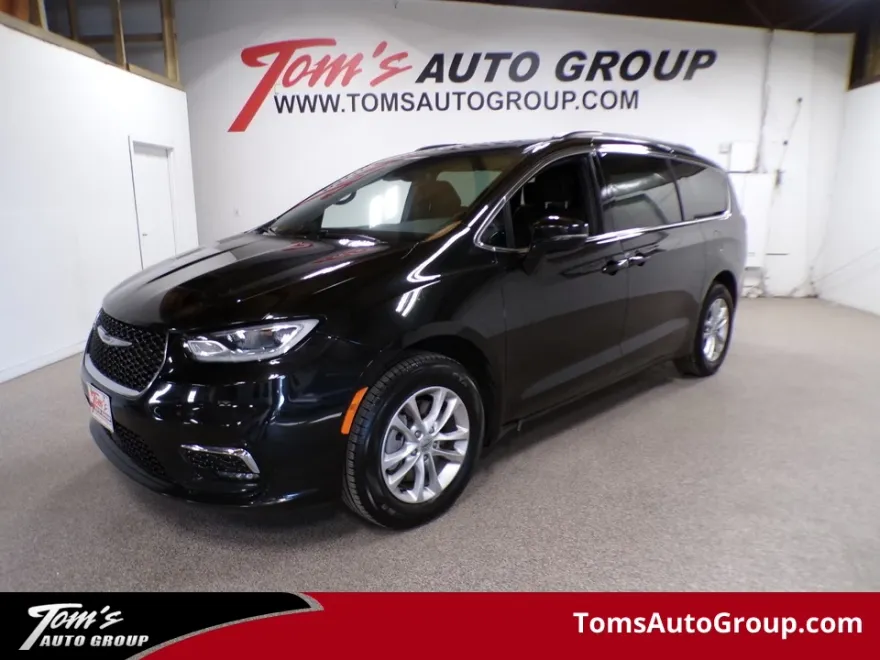 2022 Chrysler Pacifica Touring photo 1