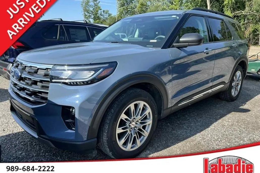 2025 Ford Explorer photo 1
