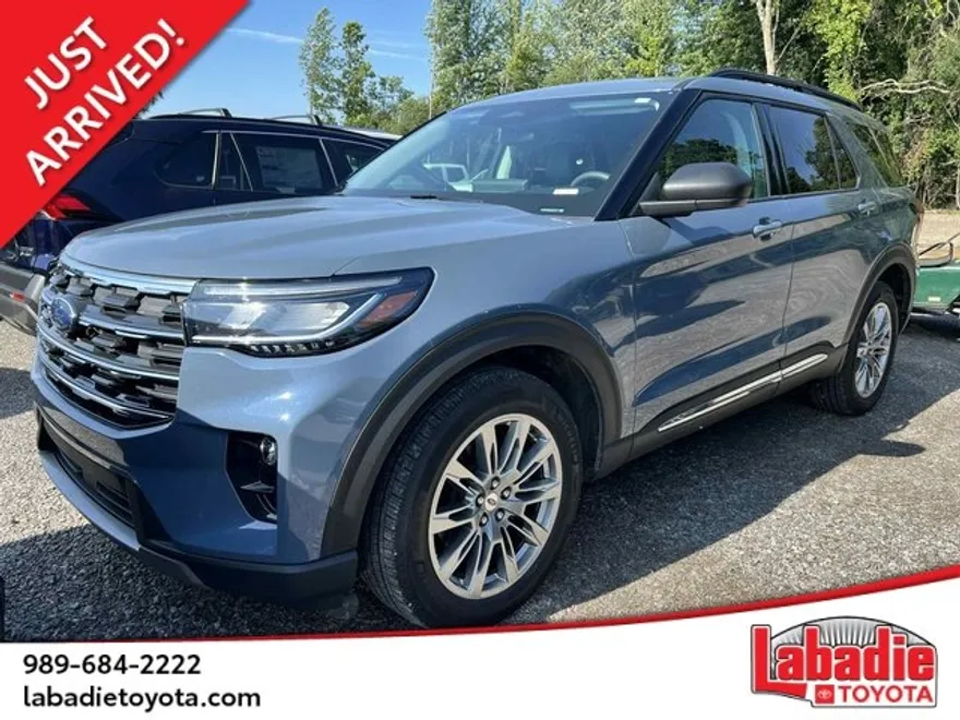 2025 Ford Explorer photo 1