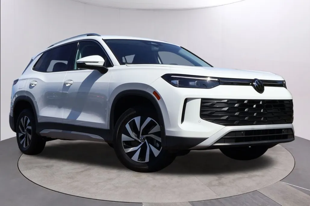 2025 Volkswagen Tiguan S photo 1