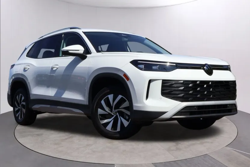 2025 Volkswagen Tiguan S photo 1