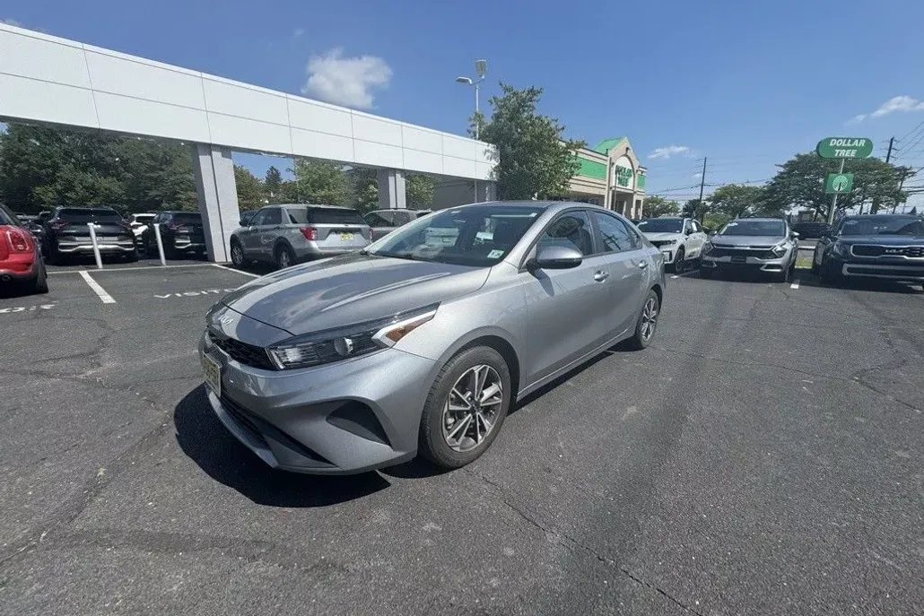 2023 Kia Forte LXS photo 1
