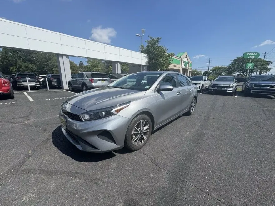 2023 Kia Forte LXS photo 1