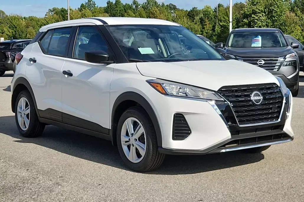 2025 Nissan Kicks Play S photo 1