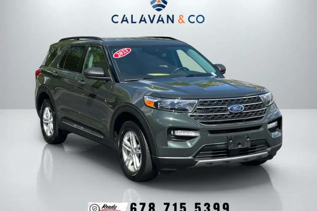 2023 Ford Explorer XLT photo 1