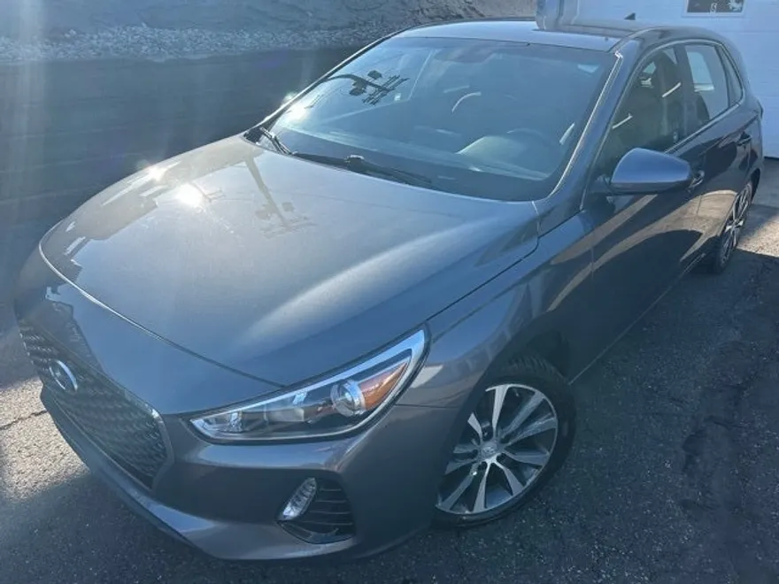 2019 Hyundai Elantra GT Base photo 1