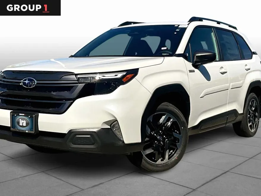 2025 Subaru Forester Premium photo 1