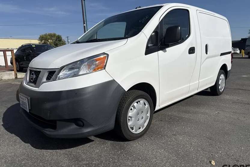 2016 Nissan NV200 SV photo 1
