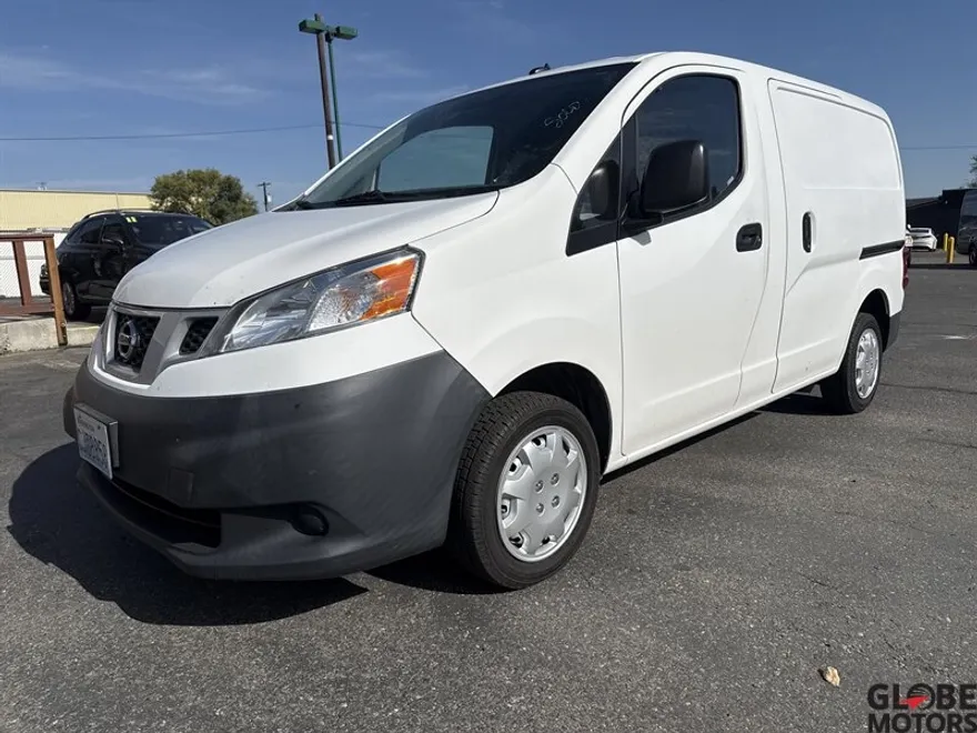2016 Nissan NV200 SV photo 1