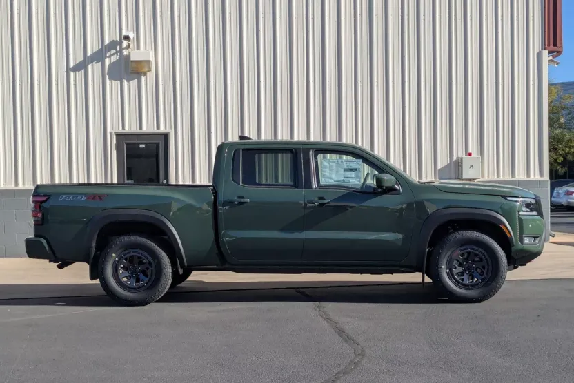 2026 Nissan Frontier Crew Cab PRO-4X photo 1