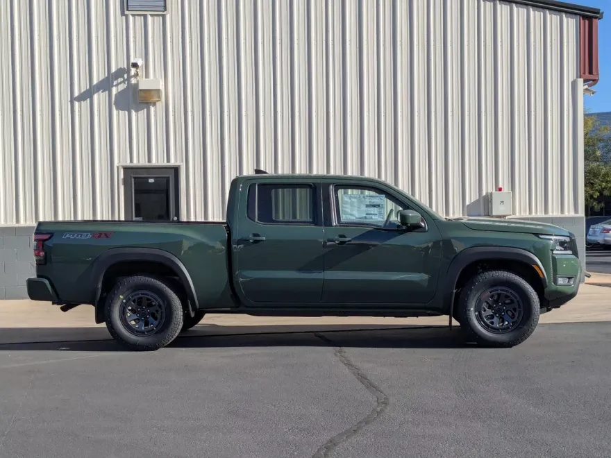 2026 Nissan Frontier Crew Cab PRO-4X photo 1