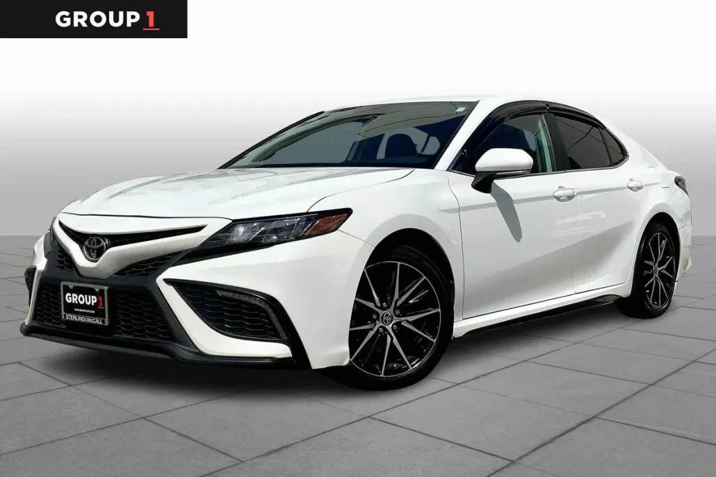 2022 Toyota Camry SE photo 1