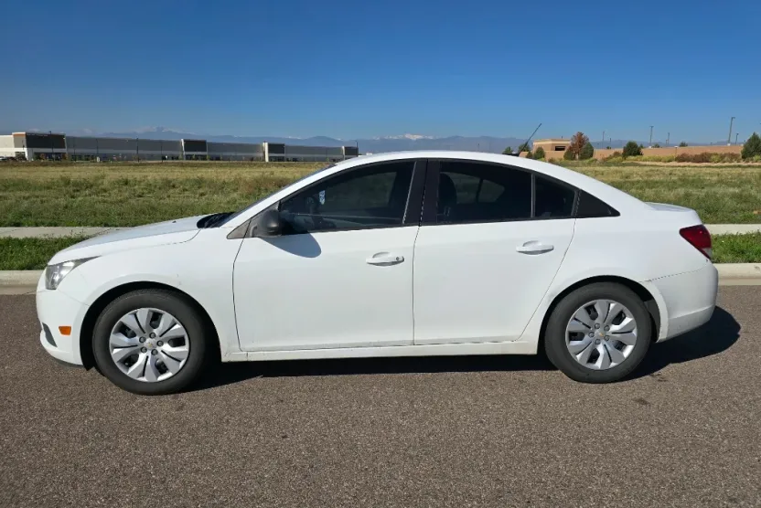 2014 Chevrolet Cruze LS photo 1