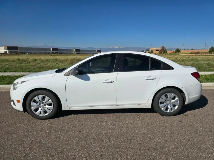2014 Chevrolet Cruze LS photo 1