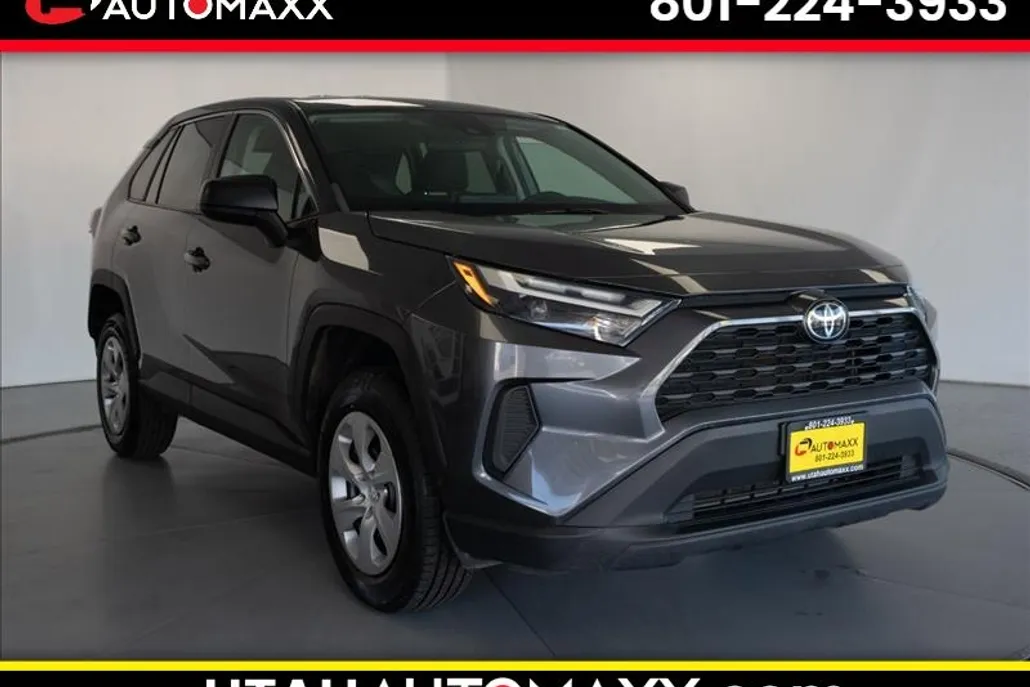 2023 Toyota RAV4 LE photo 1