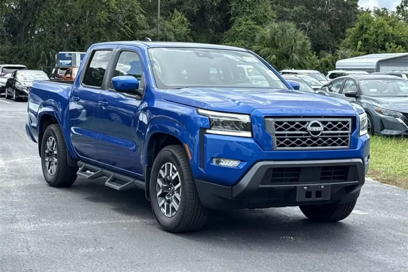 2024 Nissan Frontier SL photo 1