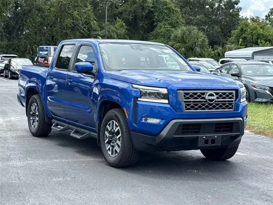 2024 Nissan Frontier SL photo 1