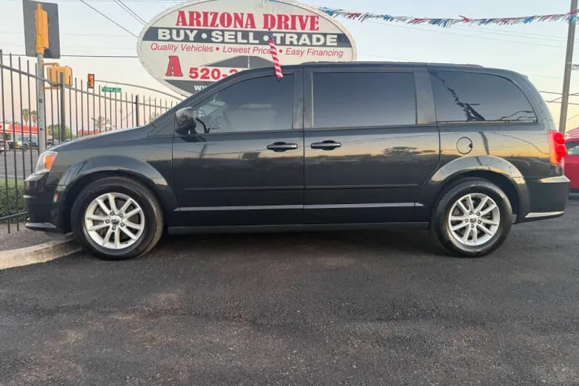 2016 Dodge Grand Caravan SXT photo 1