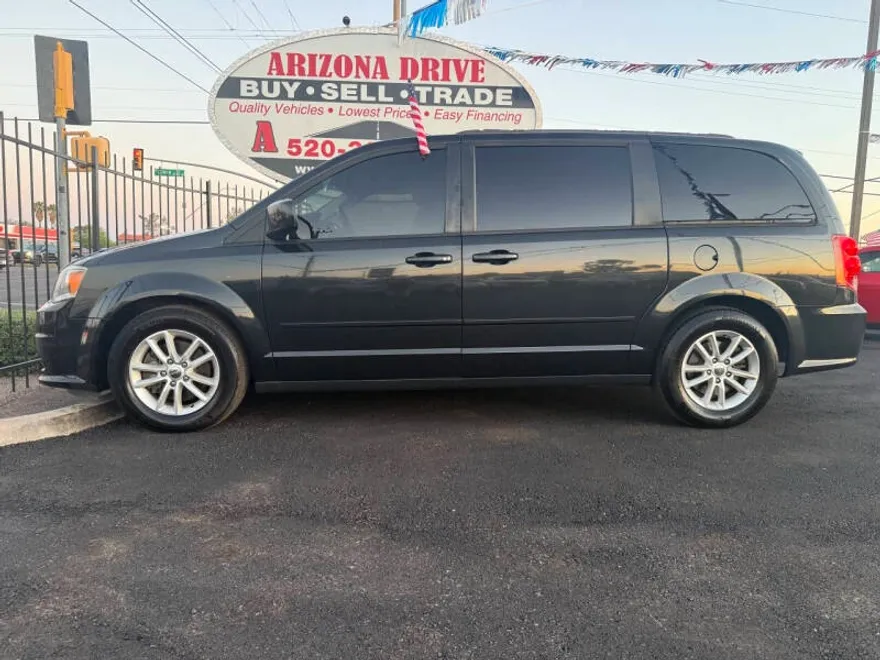 2016 Dodge Grand Caravan SXT photo 1