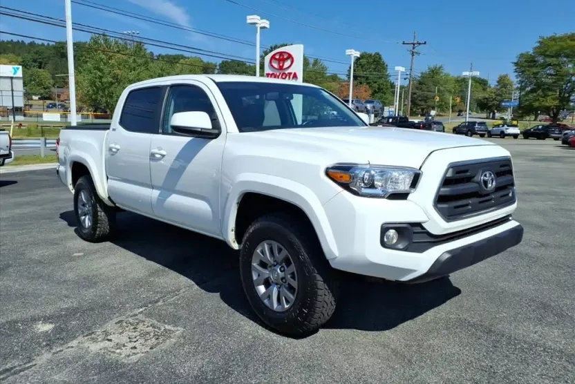 2016 Toyota Tacoma SR5 photo 1